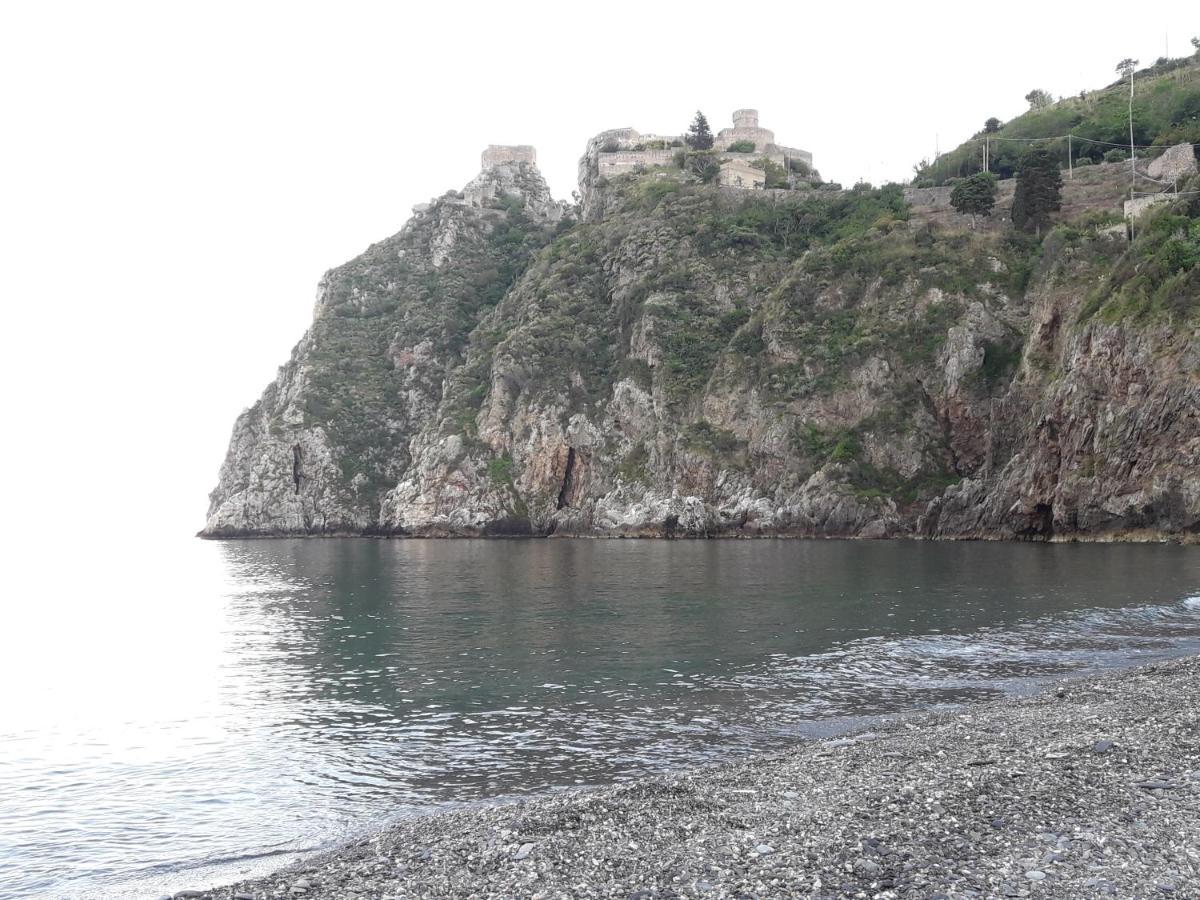 Casa Nupi Lejlighed Sant'Alessio Siculo Eksteriør billede